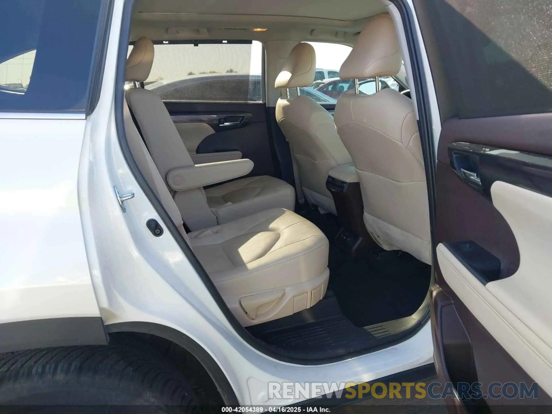 8 fotografías del automóvil dañado 5TDFZRBH2MS065314 TOYOTA HIGHLANDER 2021
