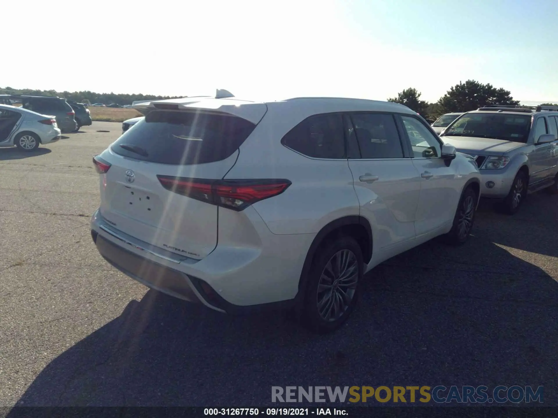 4 fotografías del automóvil dañado 5TDFZRBH9MS136735 TOYOTA HIGHLANDER 2021