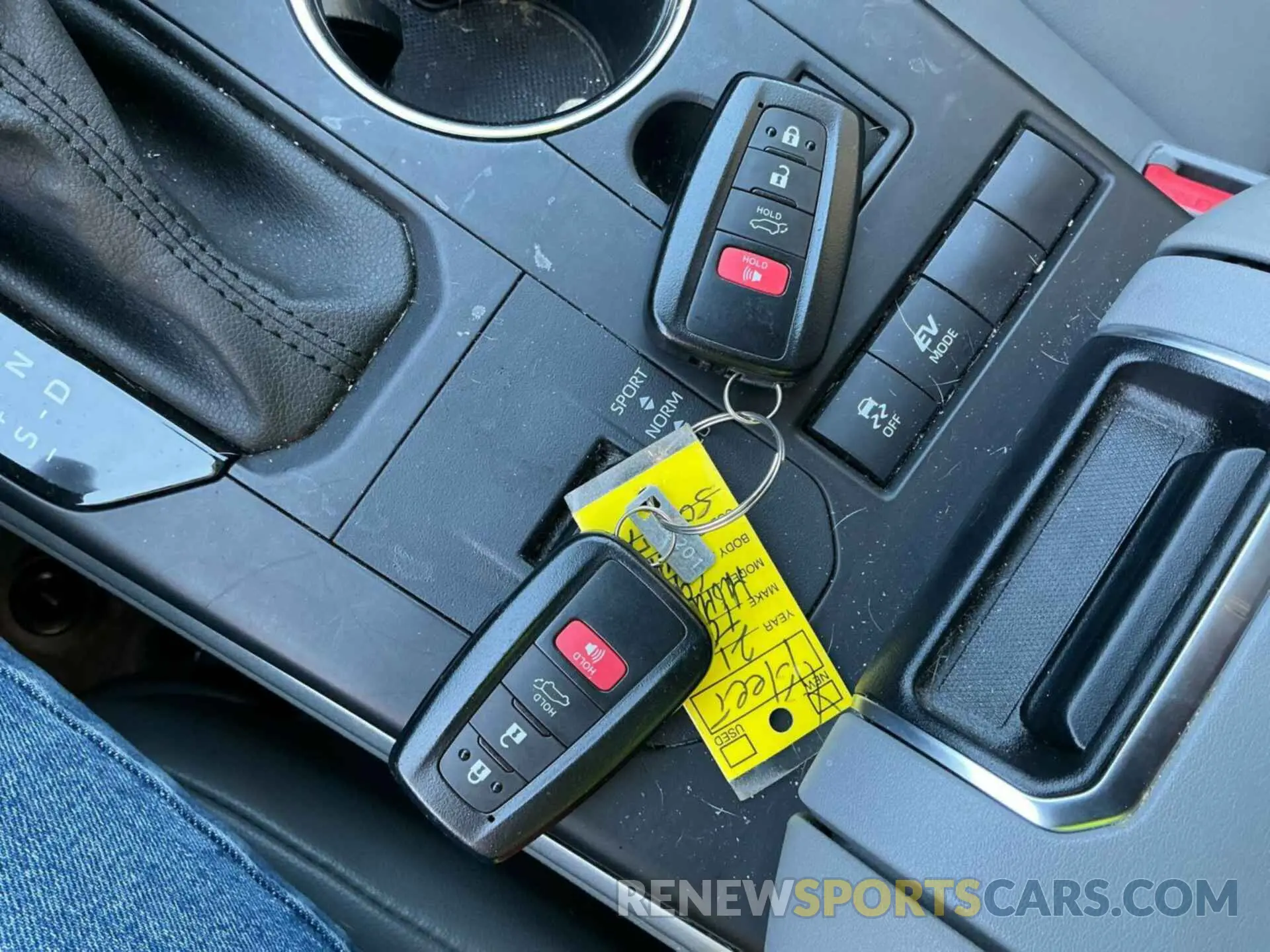 2 fotografías del automóvil dañado 5TDGARAH2MS506372 TOYOTA HIGHLANDER 2021
