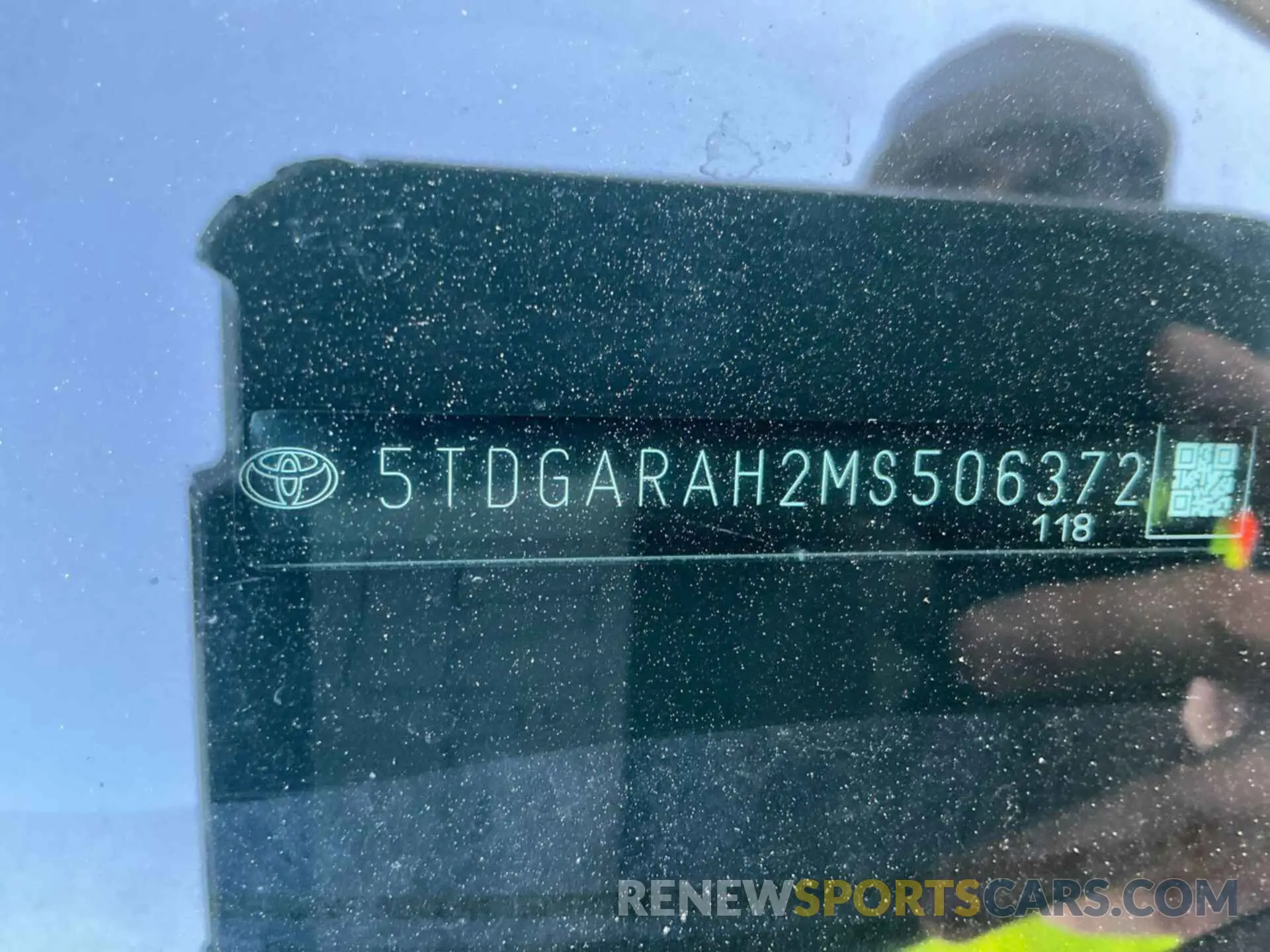 8 fotografías del automóvil dañado 5TDGARAH2MS506372 TOYOTA HIGHLANDER 2021