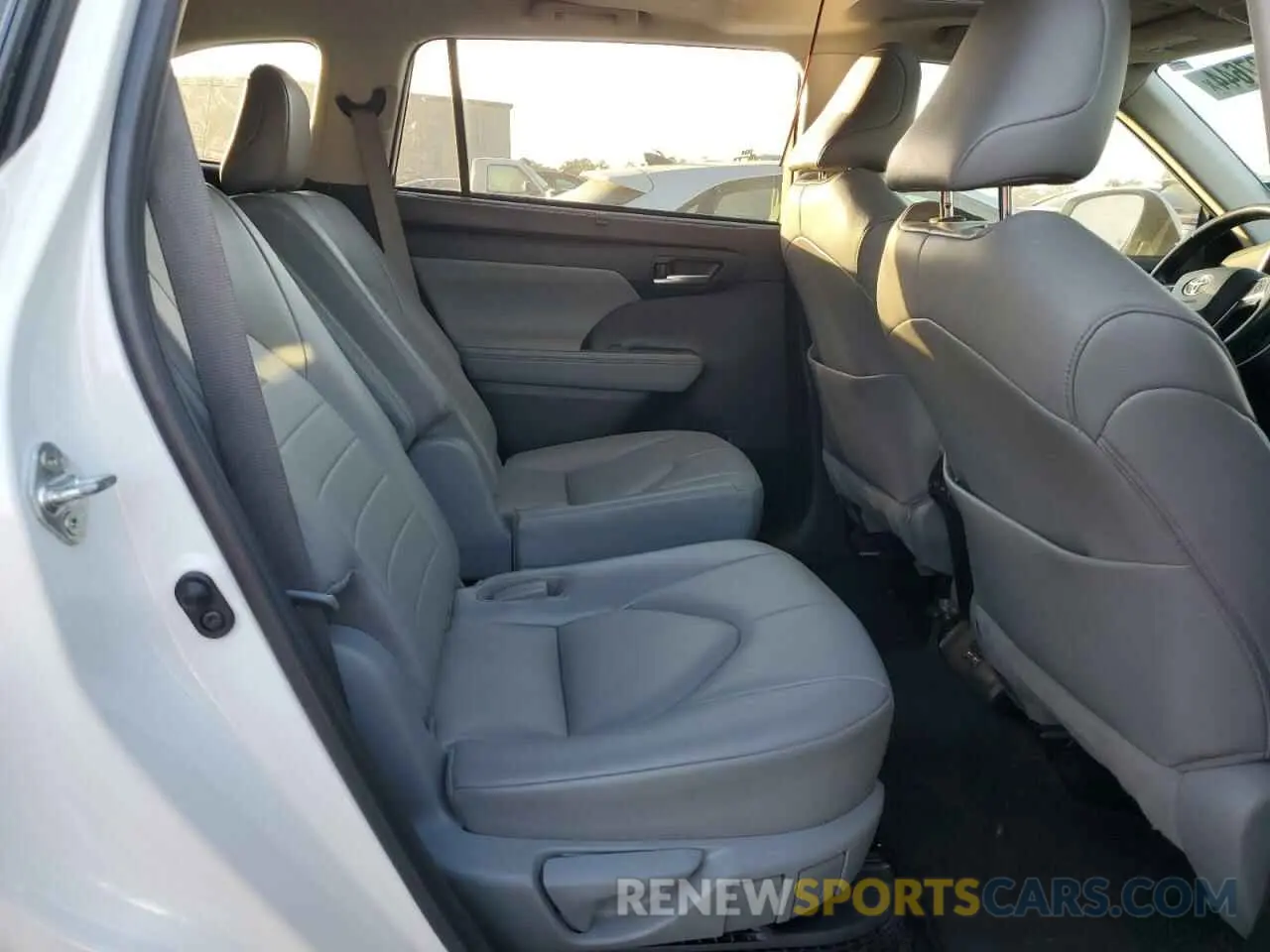 11 fotografías del automóvil dañado 5TDGBRCH0MS527540 TOYOTA HIGHLANDER 2021