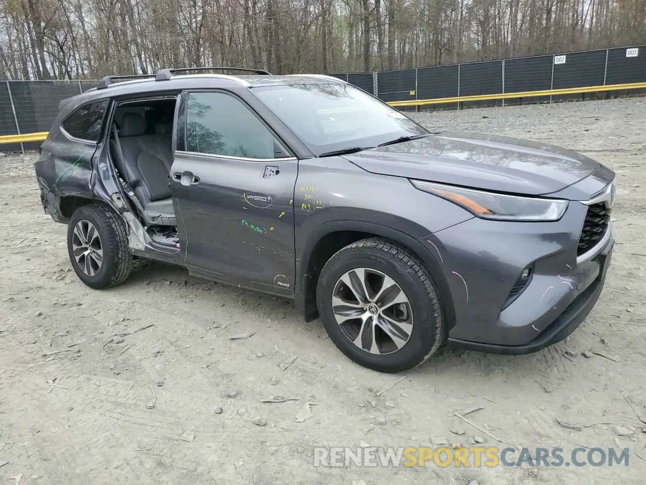 4 fotografías del automóvil dañado 5TDGBRCH3MS530576 TOYOTA HIGHLANDER 2021