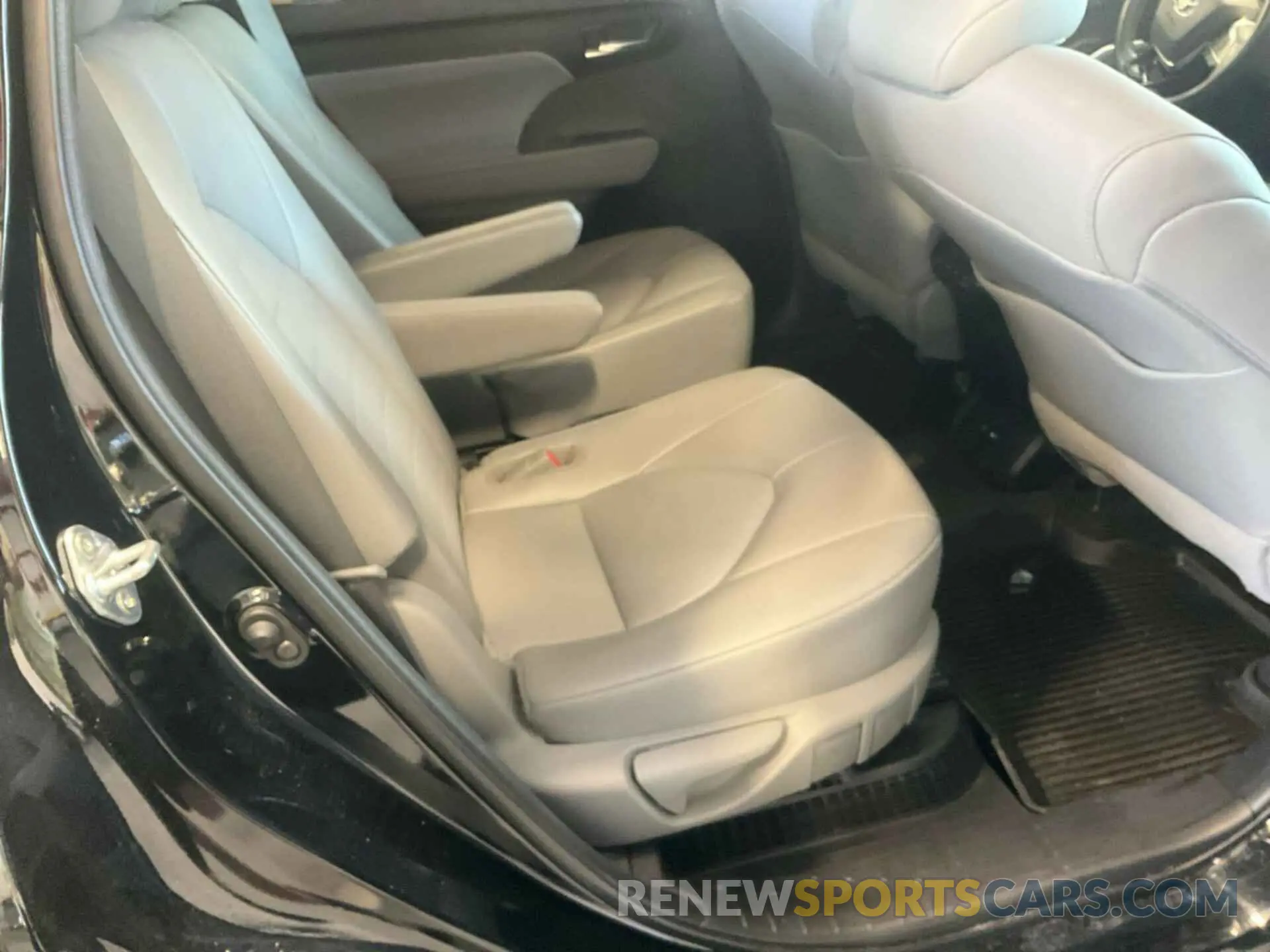 5 fotografías del automóvil dañado 5TDGBRCH8MS525373 TOYOTA HIGHLANDER 2021