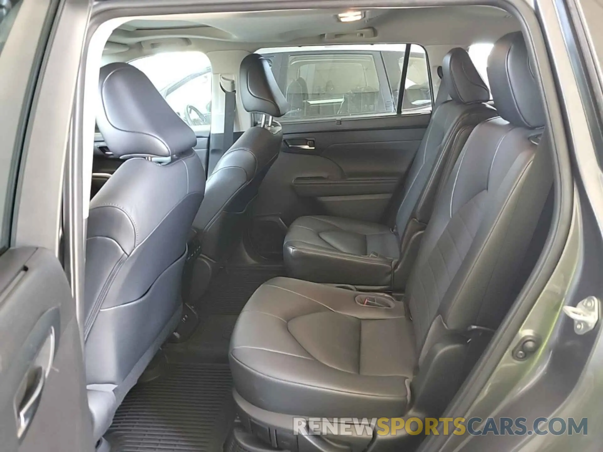8 fotografías del automóvil dañado 5TDGBRCH9MS535460 TOYOTA HIGHLANDER 2021