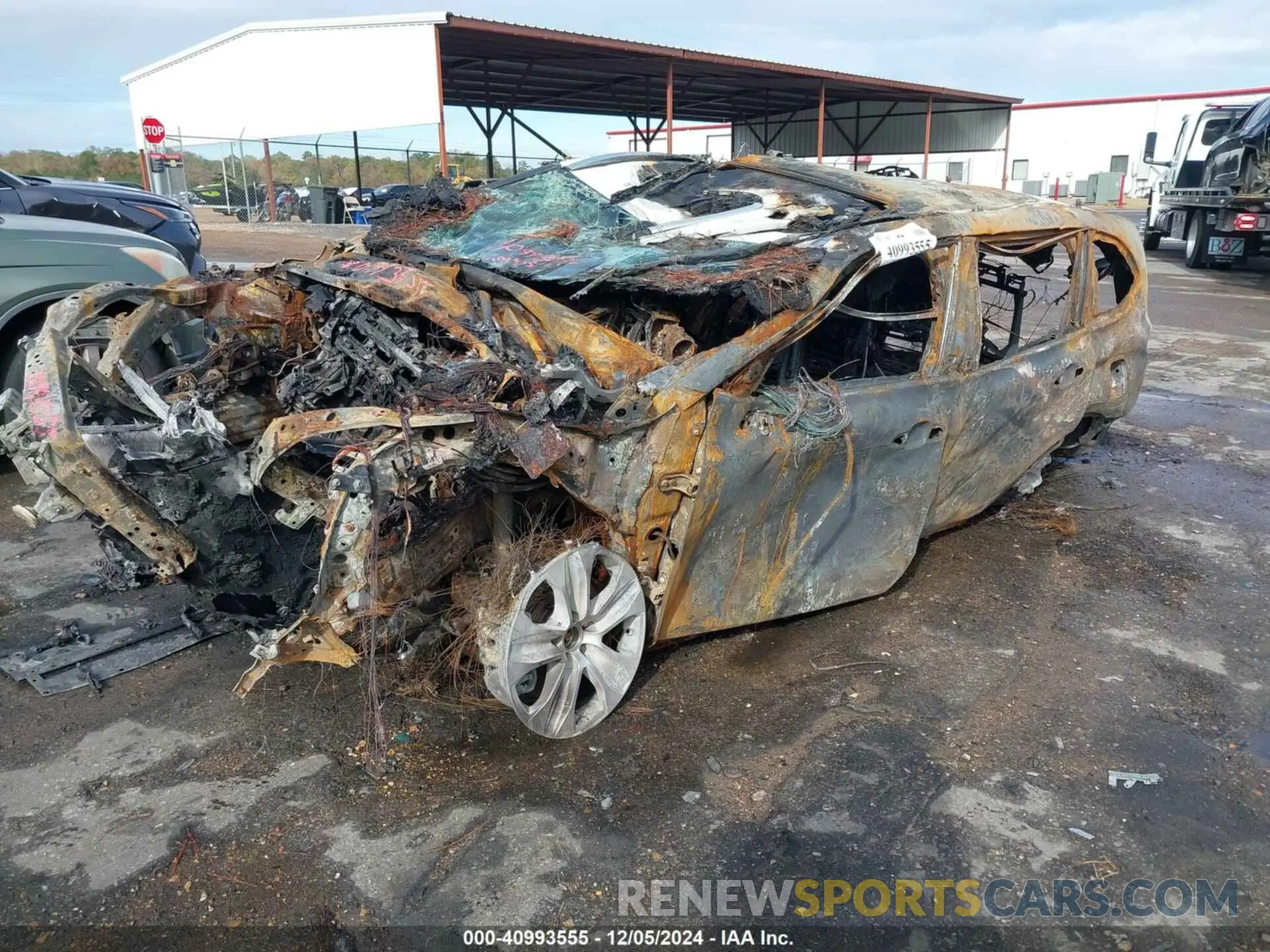 2 fotografías del automóvil dañado 5TDGBRCHXMS050020 TOYOTA HIGHLANDER 2021