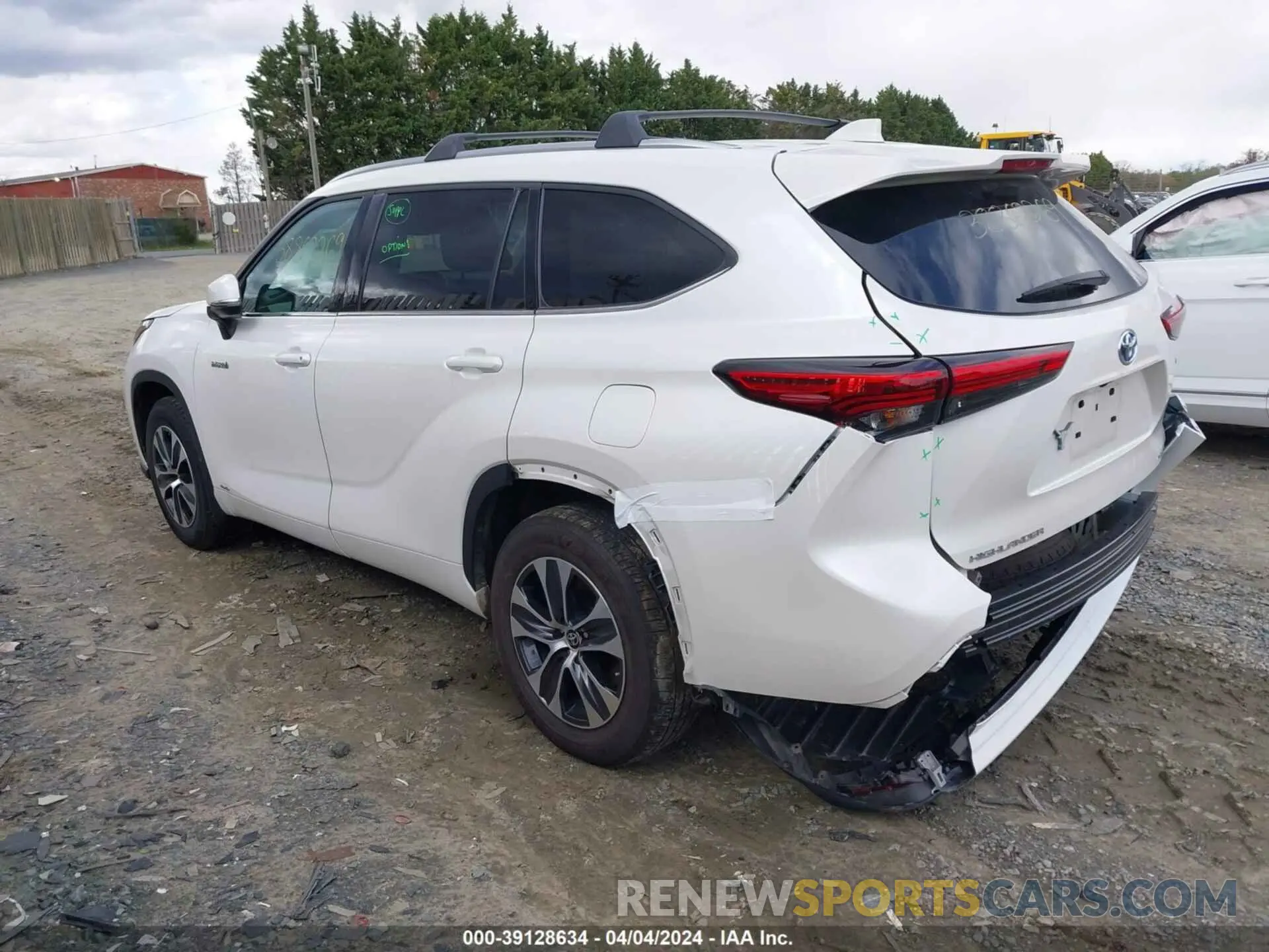 3 fotografías del automóvil dañado 5TDGBRCHXMS059073 TOYOTA HIGHLANDER 2021