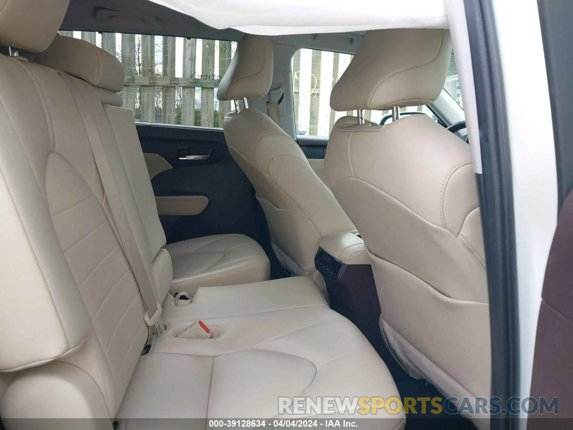 8 fotografías del automóvil dañado 5TDGBRCHXMS059073 TOYOTA HIGHLANDER 2021