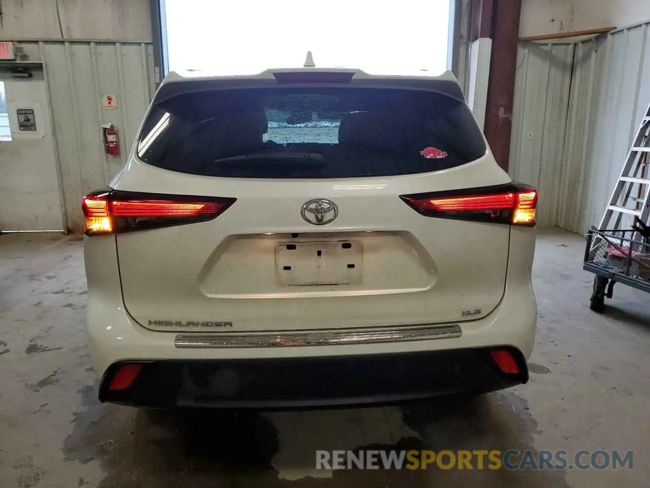 6 fotografías del automóvil dañado 5TDGZRAH1MS526038 TOYOTA HIGHLANDER 2021