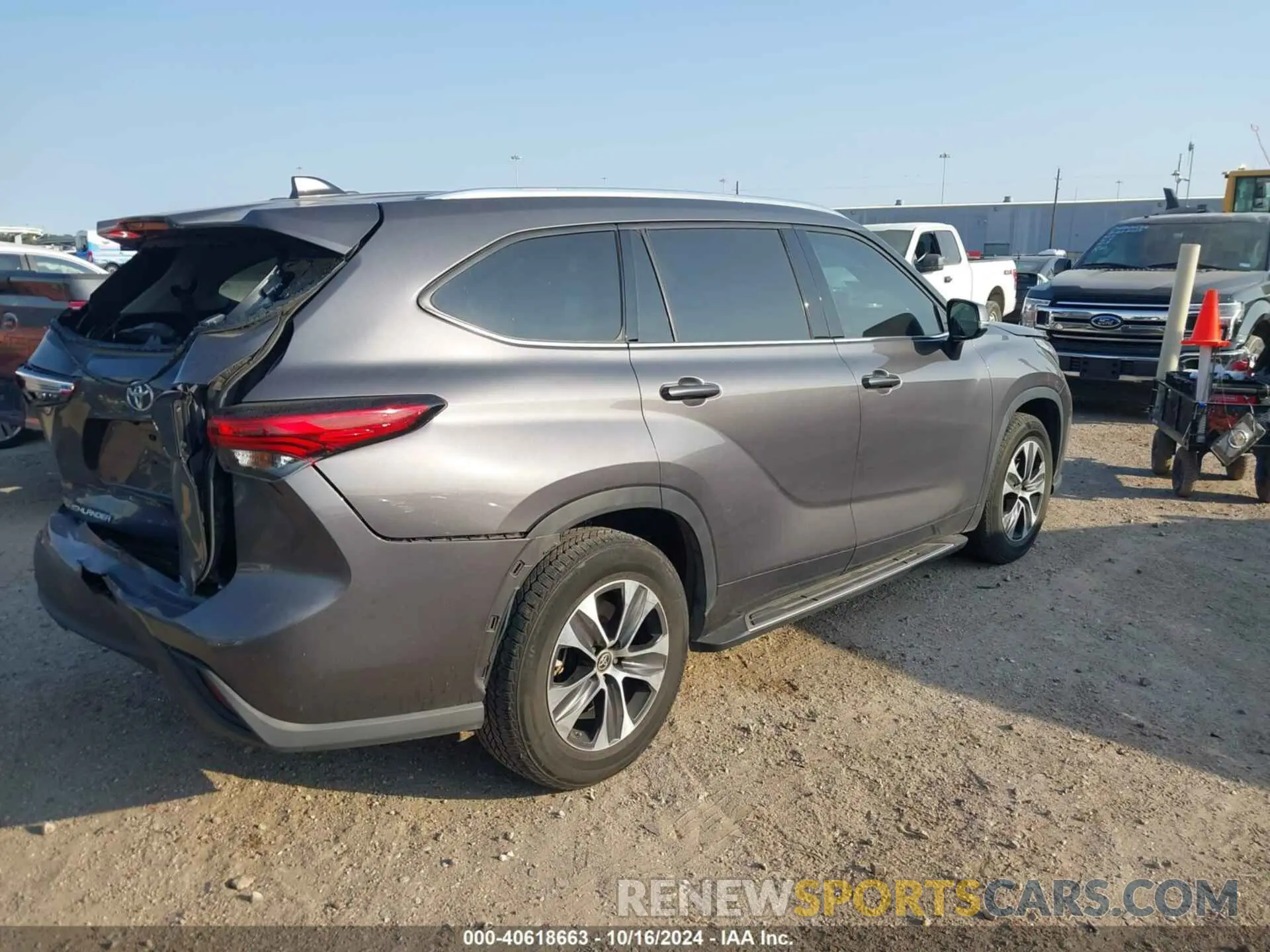 4 fotografías del automóvil dañado 5TDGZRAH4MS523778 TOYOTA HIGHLANDER 2021