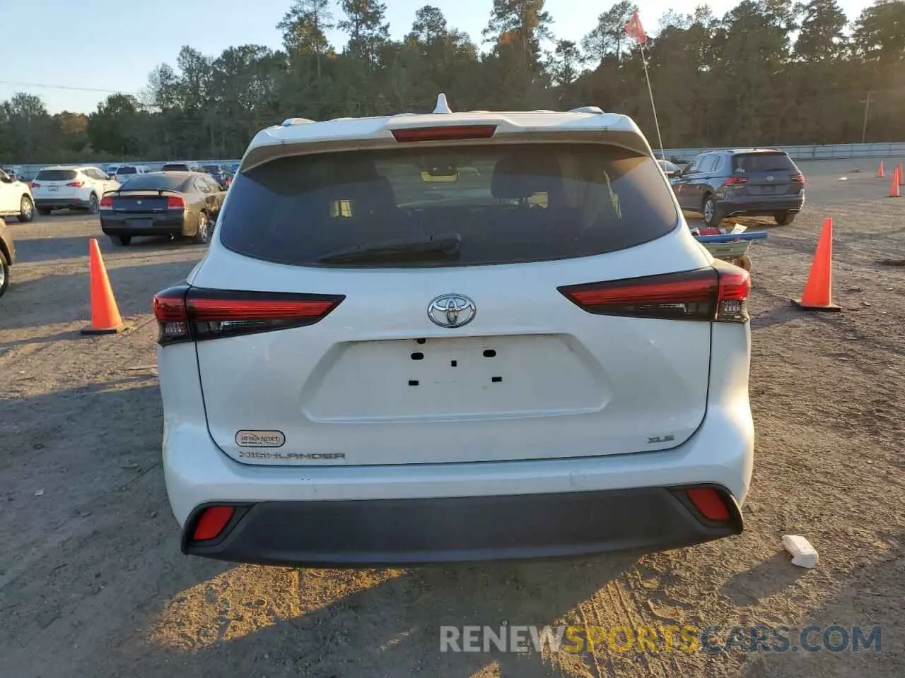 6 fotografías del automóvil dañado 5TDGZRAH6MS532367 TOYOTA HIGHLANDER 2021