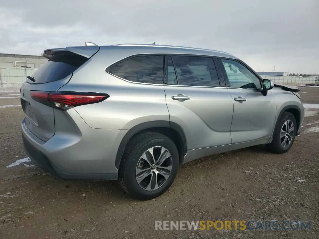 3 fotografías del automóvil dañado 5TDGZRAH7MS053066 TOYOTA HIGHLANDER 2021