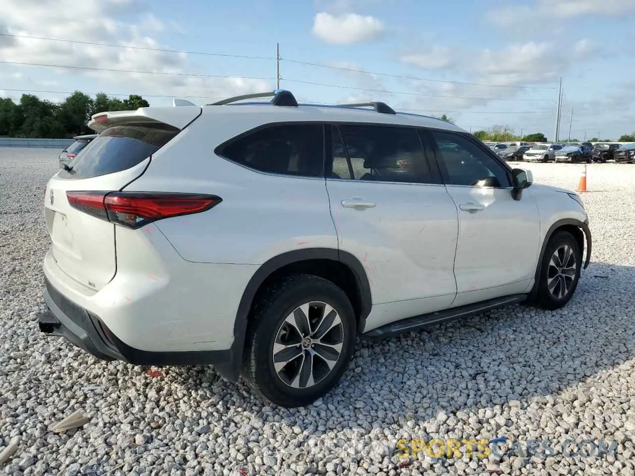 3 fotografías del automóvil dañado 5TDGZRAH7MS526870 TOYOTA HIGHLANDER 2021
