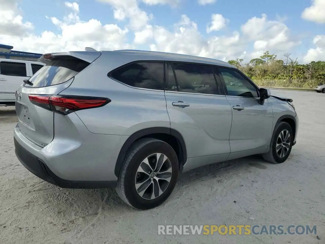 3 fotografías del automóvil dañado 5TDGZRAHXMS058228 TOYOTA HIGHLANDER 2021