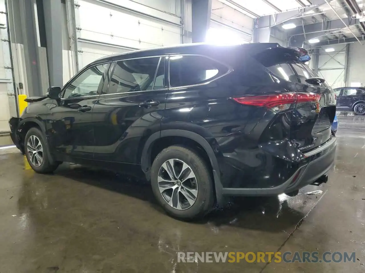 2 fotografías del automóvil dañado 5TDGZRBH0MS069270 TOYOTA HIGHLANDER 2021