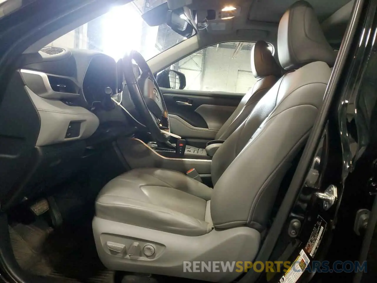 7 fotografías del automóvil dañado 5TDGZRBH0MS069270 TOYOTA HIGHLANDER 2021