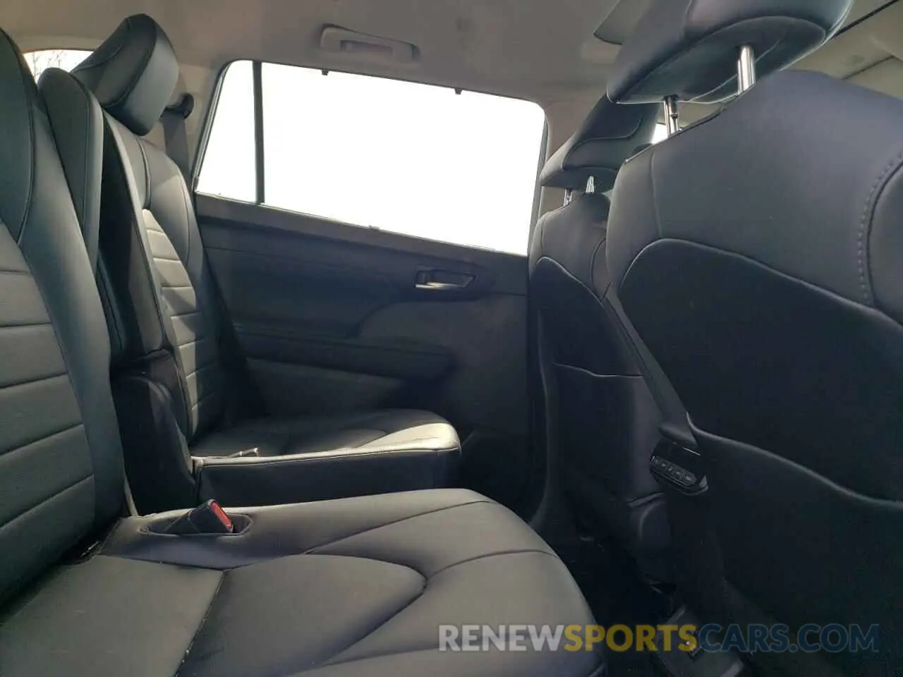 10 fotografías del automóvil dañado 5TDGZRBH0MS138927 TOYOTA HIGHLANDER 2021
