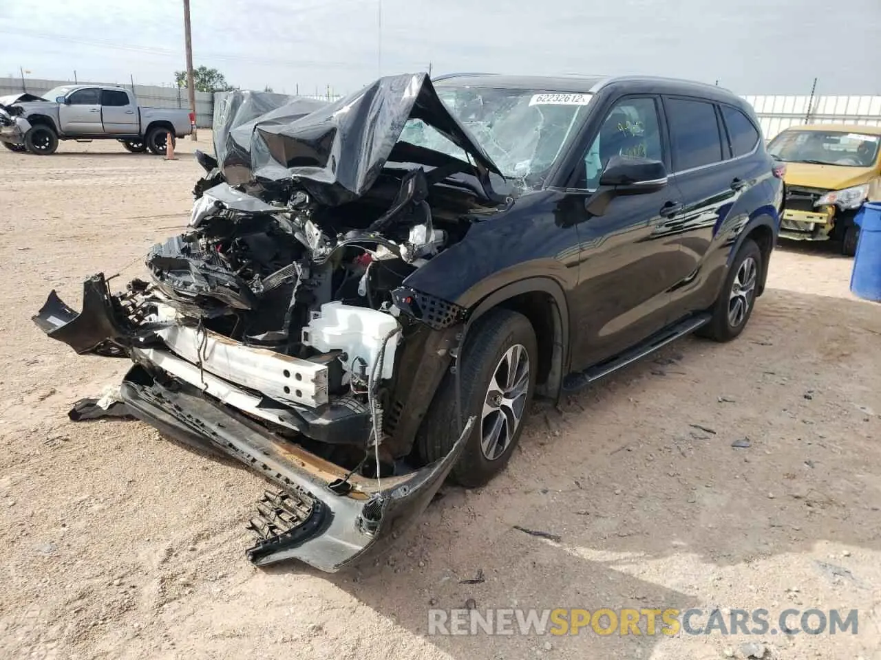 2 fotografías del automóvil dañado 5TDGZRBH0MS533027 TOYOTA HIGHLANDER 2021