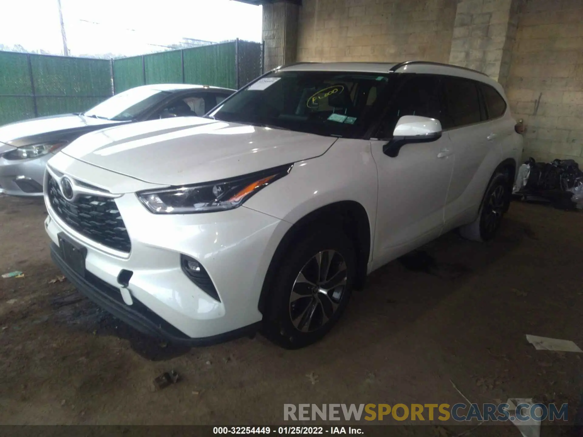 2 fotografías del automóvil dañado 5TDGZRBH1MS110604 TOYOTA HIGHLANDER 2021