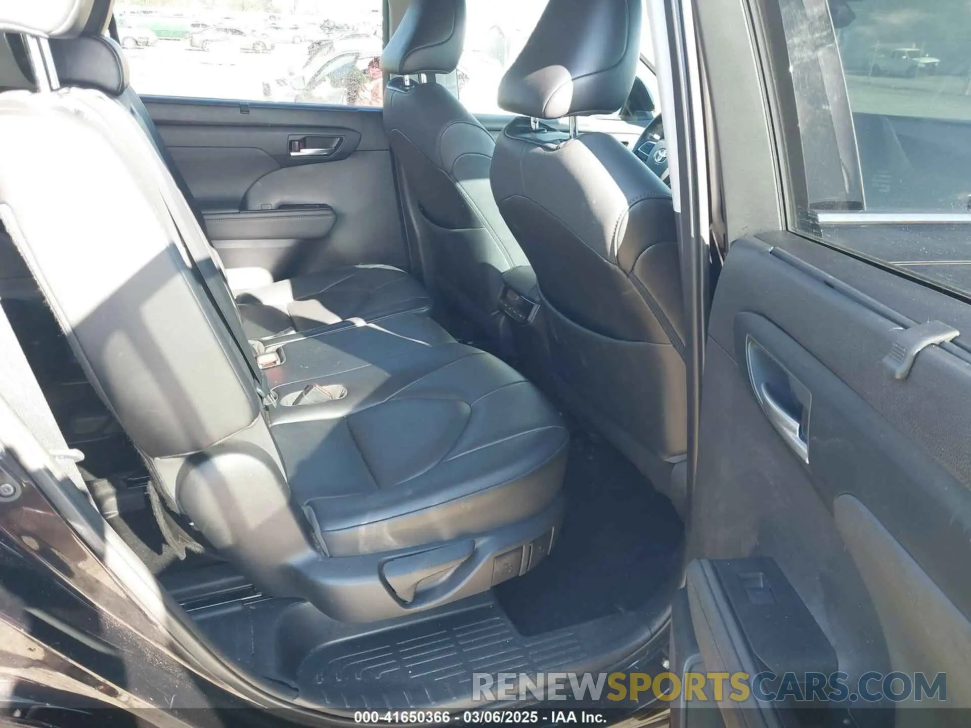 8 fotografías del automóvil dañado 5TDGZRBH2MS105170 TOYOTA HIGHLANDER 2021