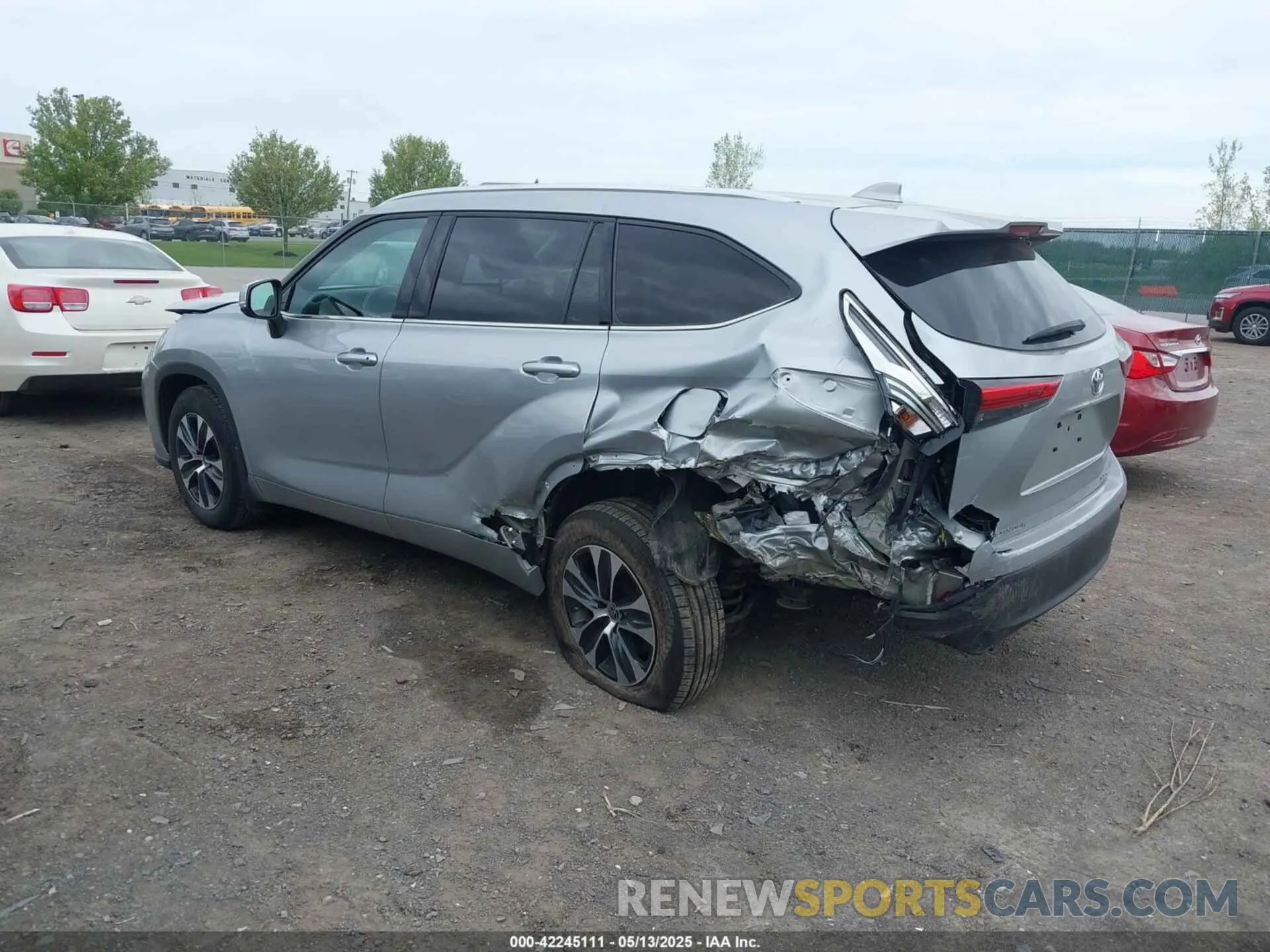 3 fotografías del automóvil dañado 5TDGZRBH2MS106593 TOYOTA HIGHLANDER 2021