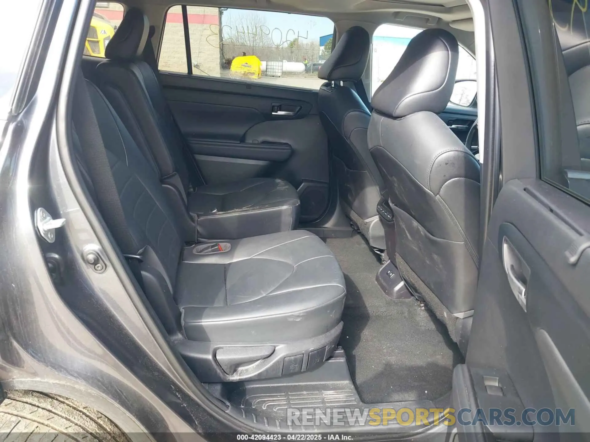 8 fotografías del automóvil dañado 5TDGZRBH2MS127119 TOYOTA HIGHLANDER 2021
