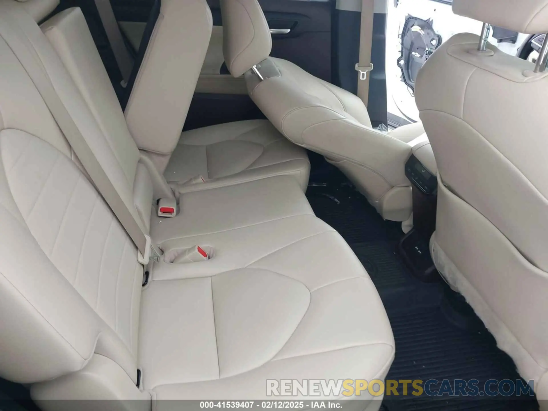 8 fotografías del automóvil dañado 5TDGZRBH2MS135110 TOYOTA HIGHLANDER 2021