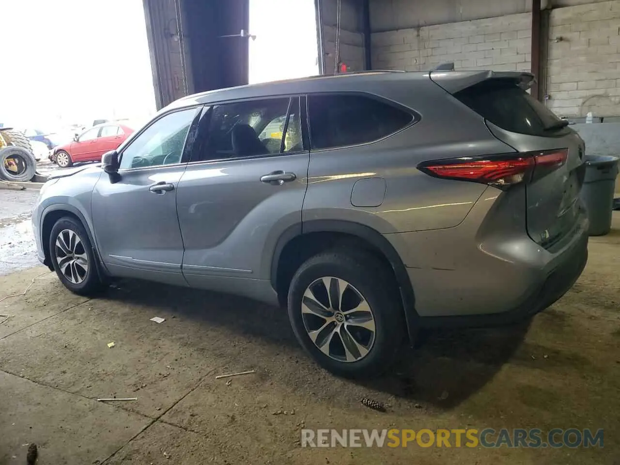 2 fotografías del automóvil dañado 5TDGZRBH4MS110077 TOYOTA HIGHLANDER 2021