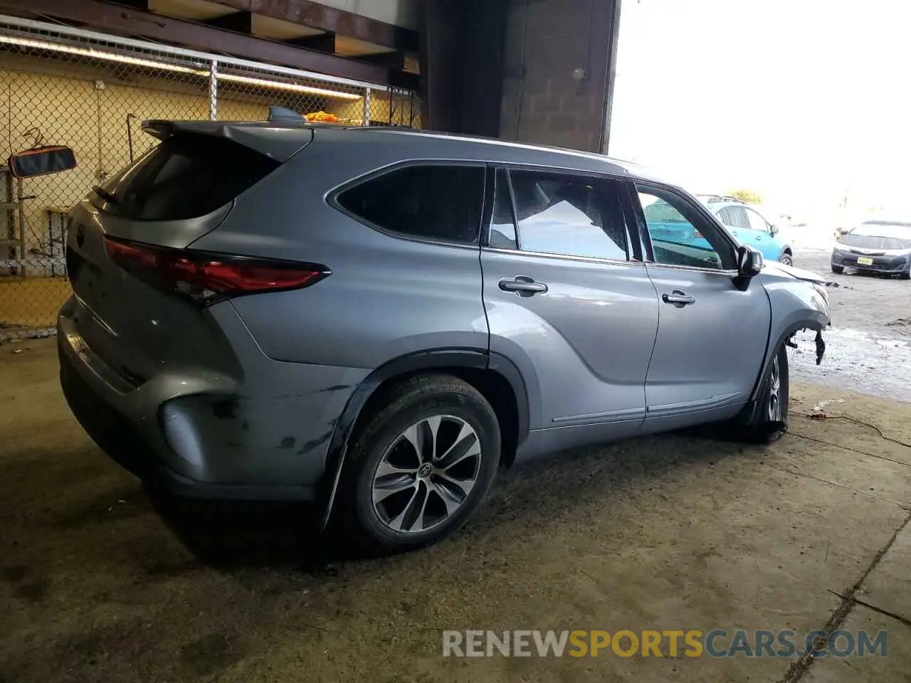 3 fotografías del automóvil dañado 5TDGZRBH4MS110077 TOYOTA HIGHLANDER 2021