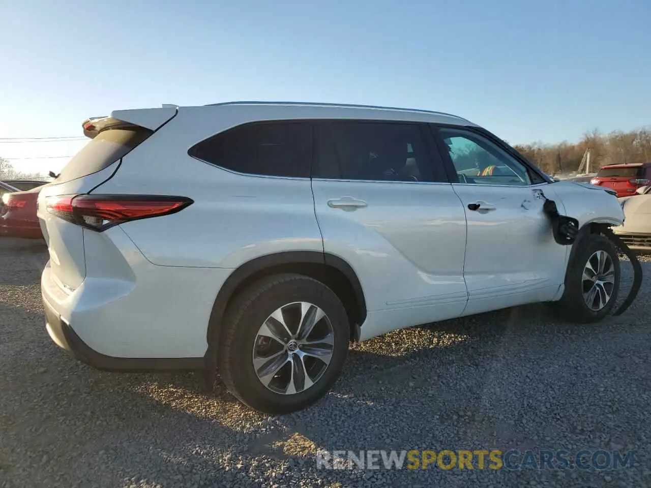 3 fotografías del automóvil dañado 5TDGZRBH5MS061844 TOYOTA HIGHLANDER 2021
