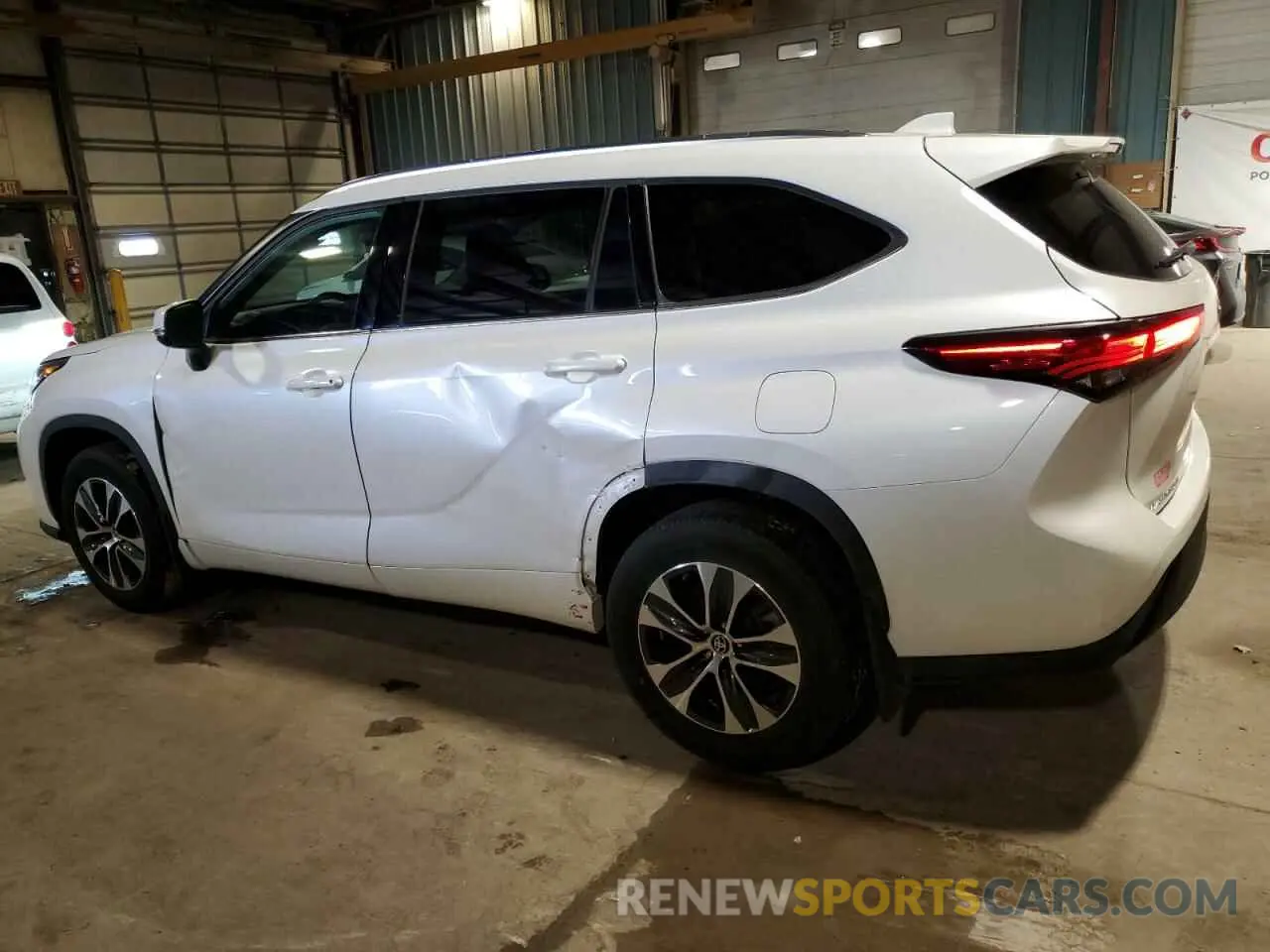 2 fotografías del automóvil dañado 5TDGZRBH5MS069605 TOYOTA HIGHLANDER 2021