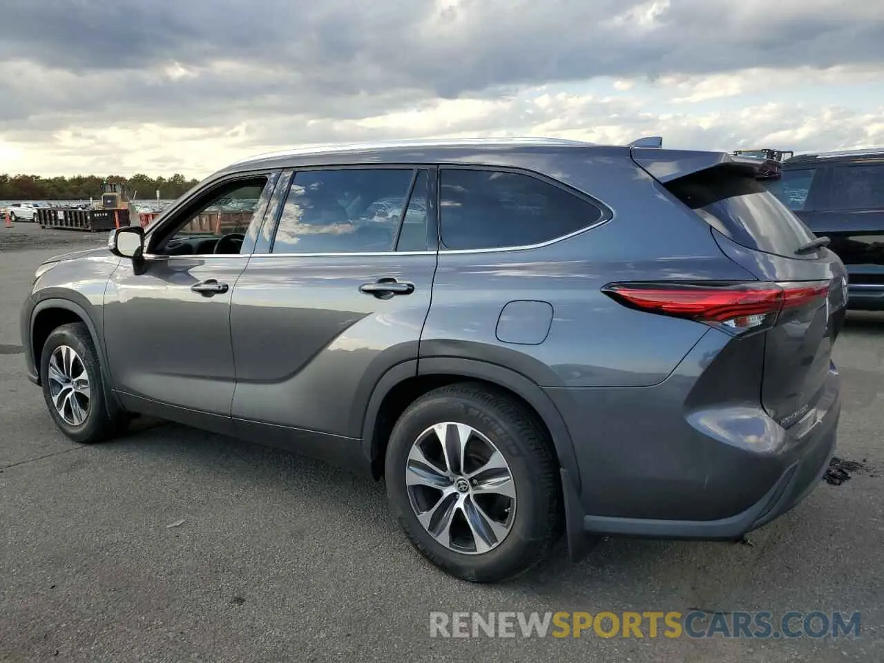 2 fotografías del automóvil dañado 5TDGZRBH5MS545433 TOYOTA HIGHLANDER 2021