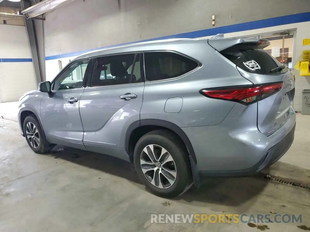 2 fotografías del automóvil dañado 5TDGZRBH6MS059326 TOYOTA HIGHLANDER 2021