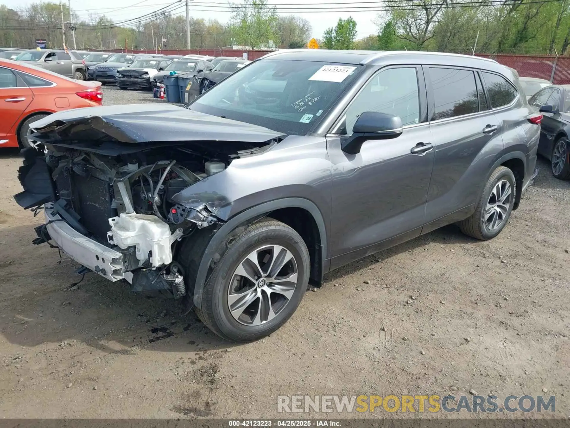 2 fotografías del automóvil dañado 5TDGZRBH6MS075994 TOYOTA HIGHLANDER 2021