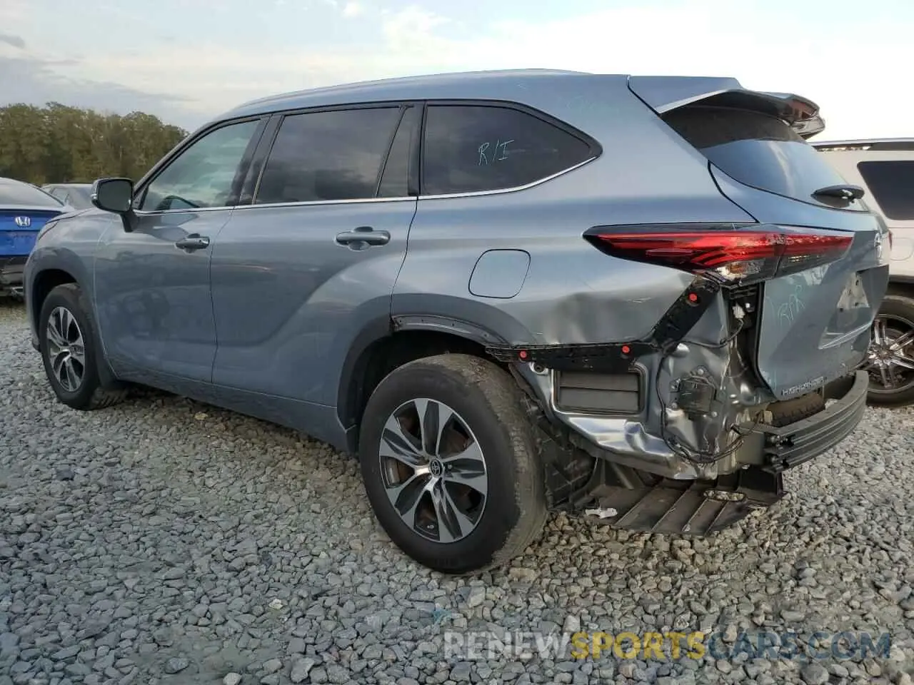 2 fotografías del automóvil dañado 5TDGZRBH6MS144585 TOYOTA HIGHLANDER 2021