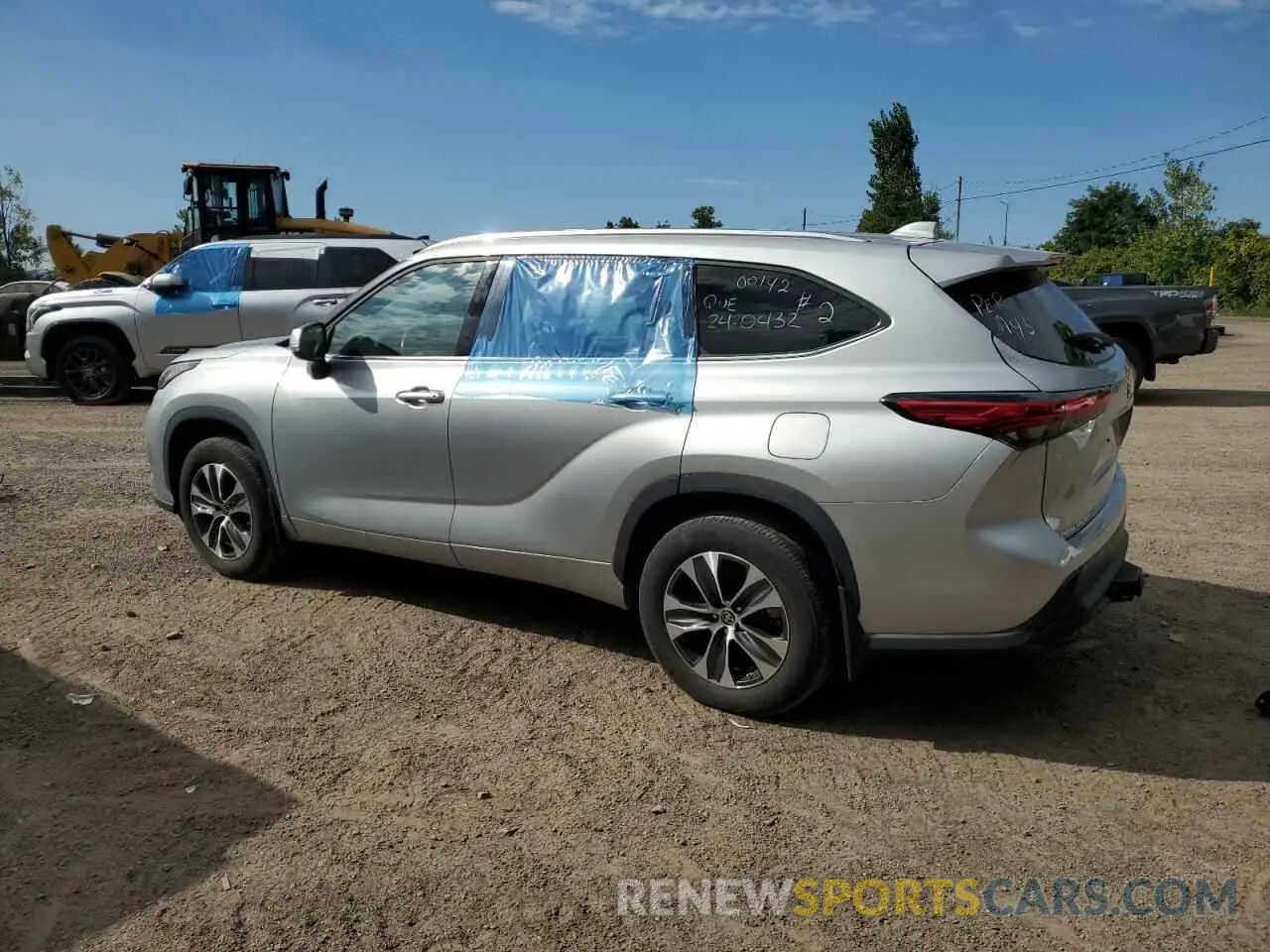 2 fotografías del automóvil dañado 5TDGZRBH7MS153909 TOYOTA HIGHLANDER 2021