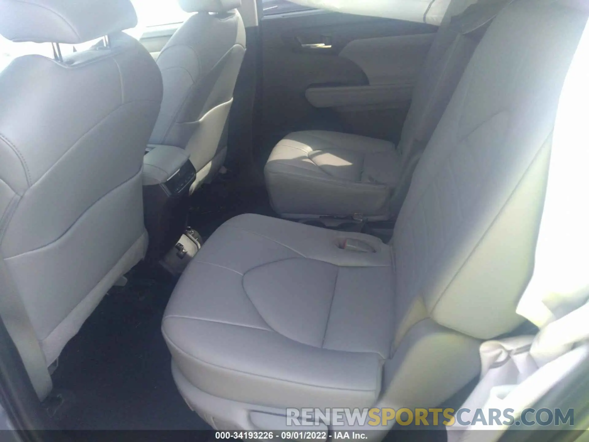 8 fotografías del automóvil dañado 5TDGZRBH7MS155935 TOYOTA HIGHLANDER 2021