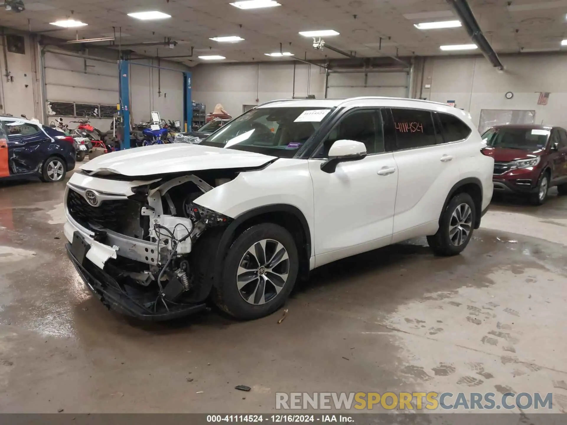 2 fotografías del automóvil dañado 5TDGZRBH8MS135791 TOYOTA HIGHLANDER 2021