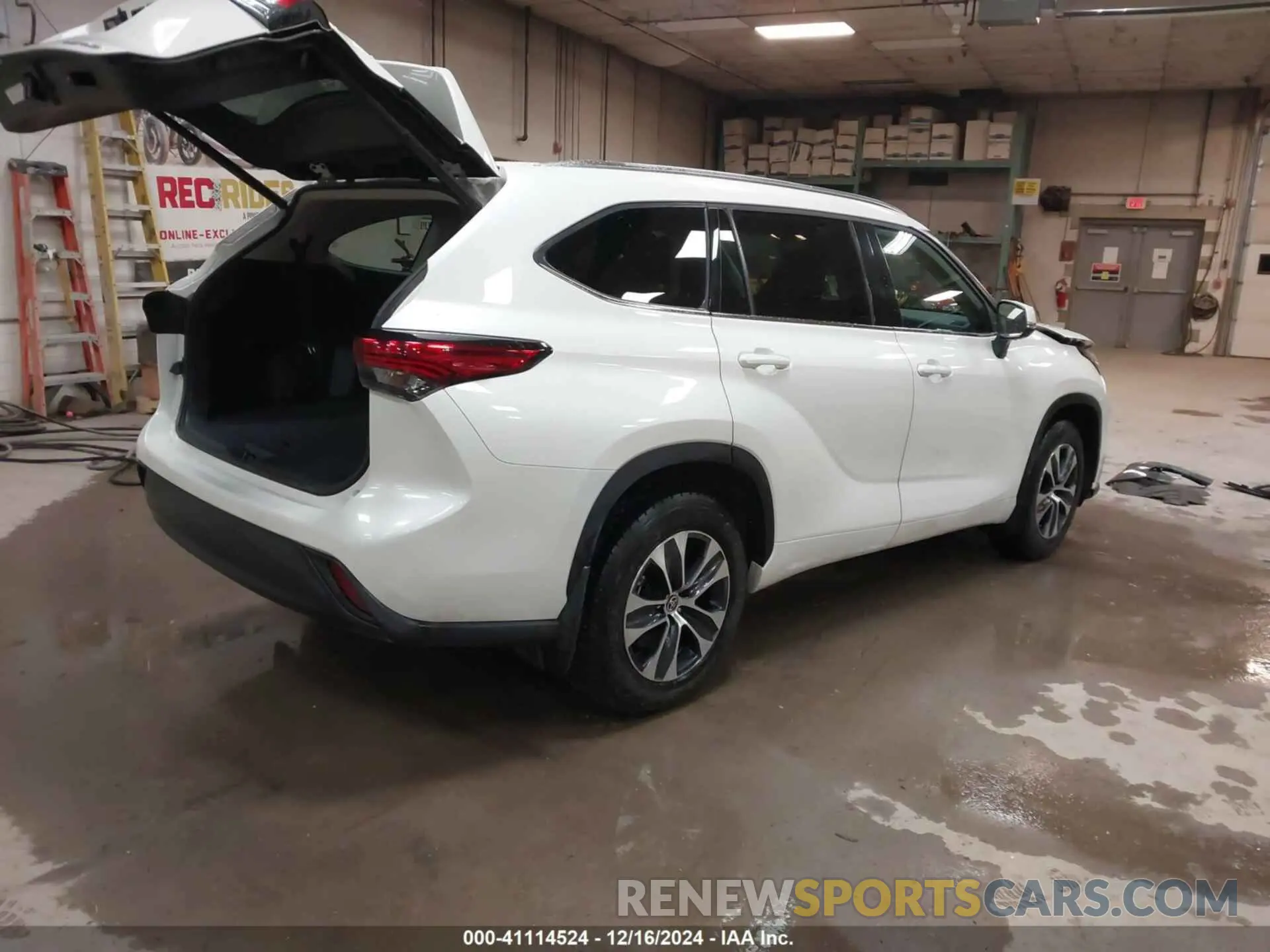 4 fotografías del automóvil dañado 5TDGZRBH8MS135791 TOYOTA HIGHLANDER 2021