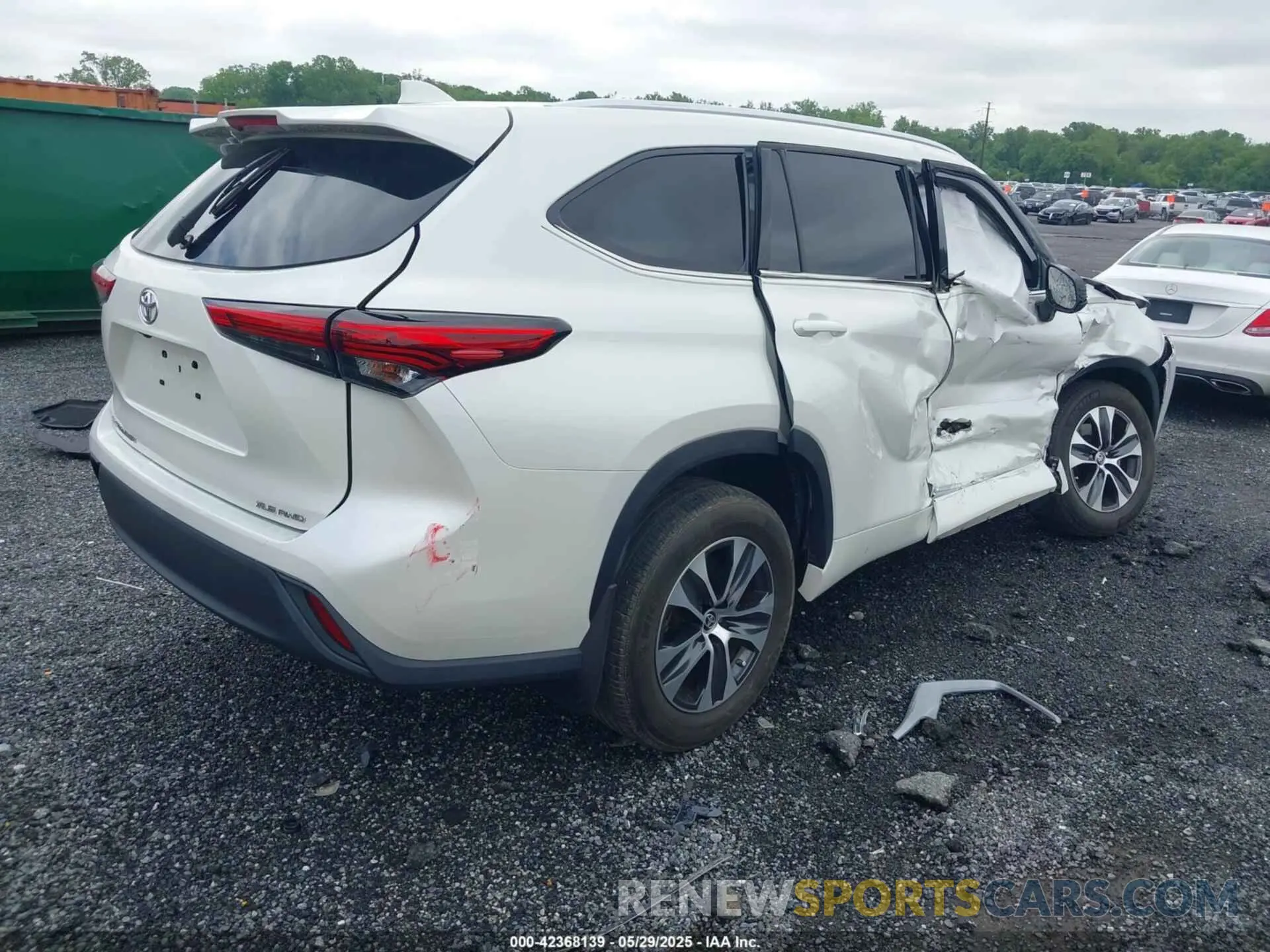 4 fotografías del automóvil dañado 5TDGZRBH8MS551095 TOYOTA HIGHLANDER 2021