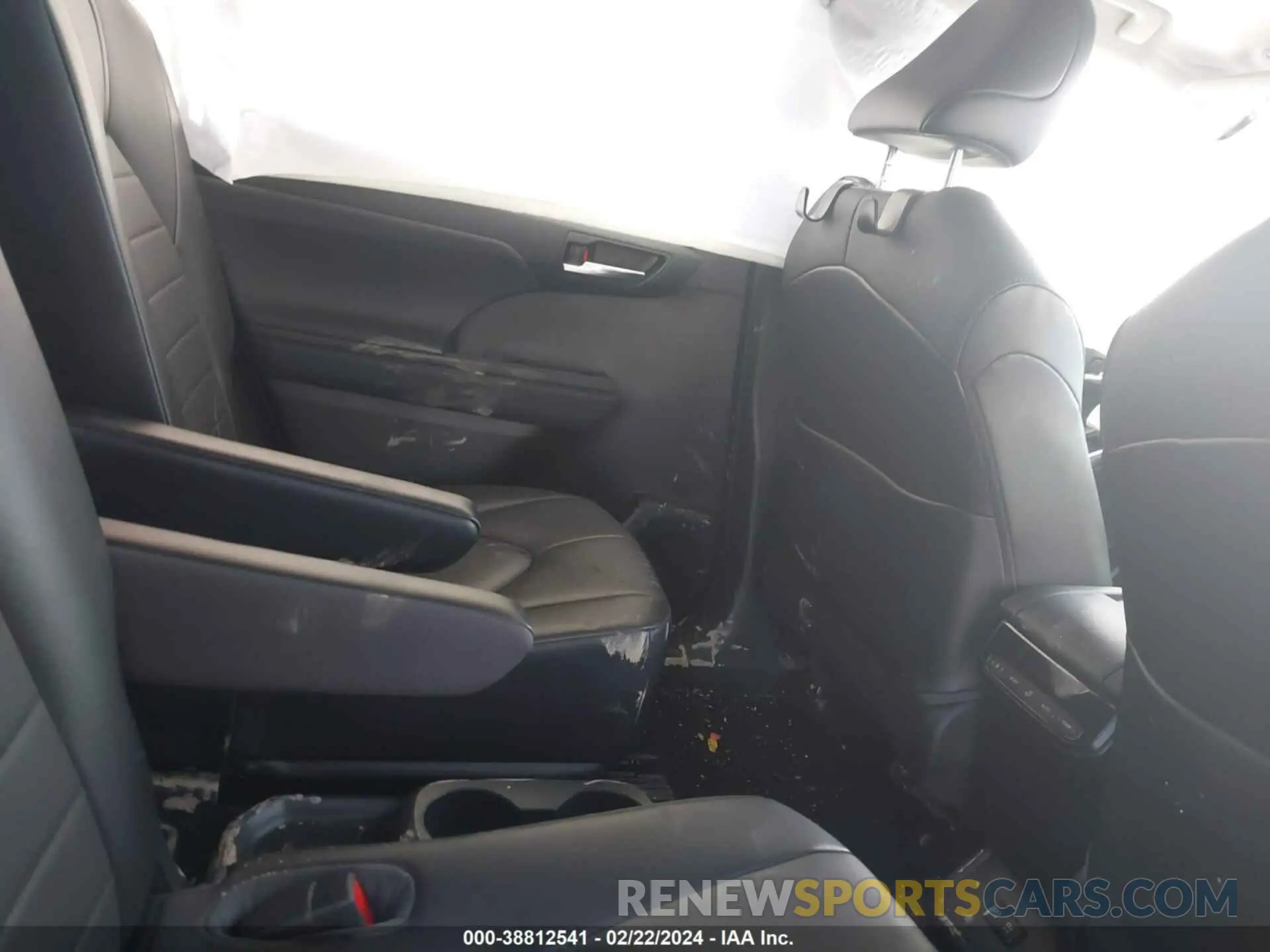8 fotografías del automóvil dañado 5TDGZRBHXMS141043 TOYOTA HIGHLANDER 2021