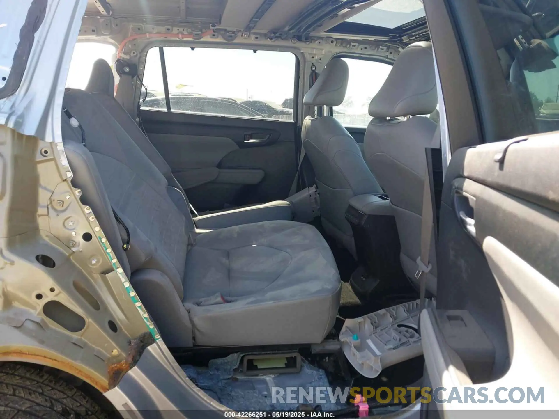 8 fotografías del automóvil dañado 5TDHBRCH0MS517918 TOYOTA HIGHLANDER 2021