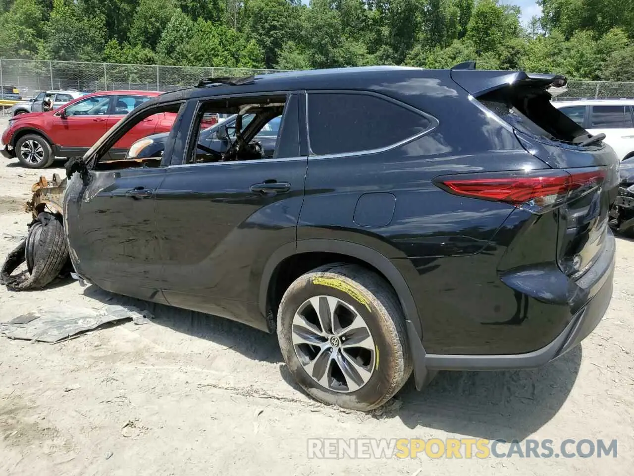 2 fotografías del automóvil dañado 5TDHBRCH1MS028122 TOYOTA HIGHLANDER 2021