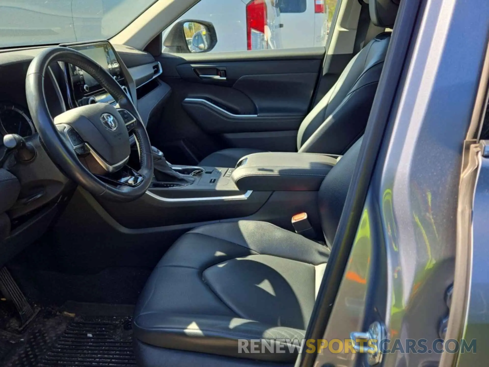 9 fotografías del automóvil dañado 5TDHBRCH3MS069349 TOYOTA HIGHLANDER 2021
