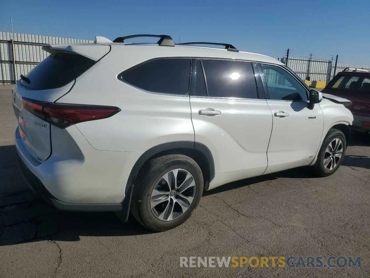 3 fotografías del automóvil dañado 5TDHBRCH3MS532560 TOYOTA HIGHLANDER 2021