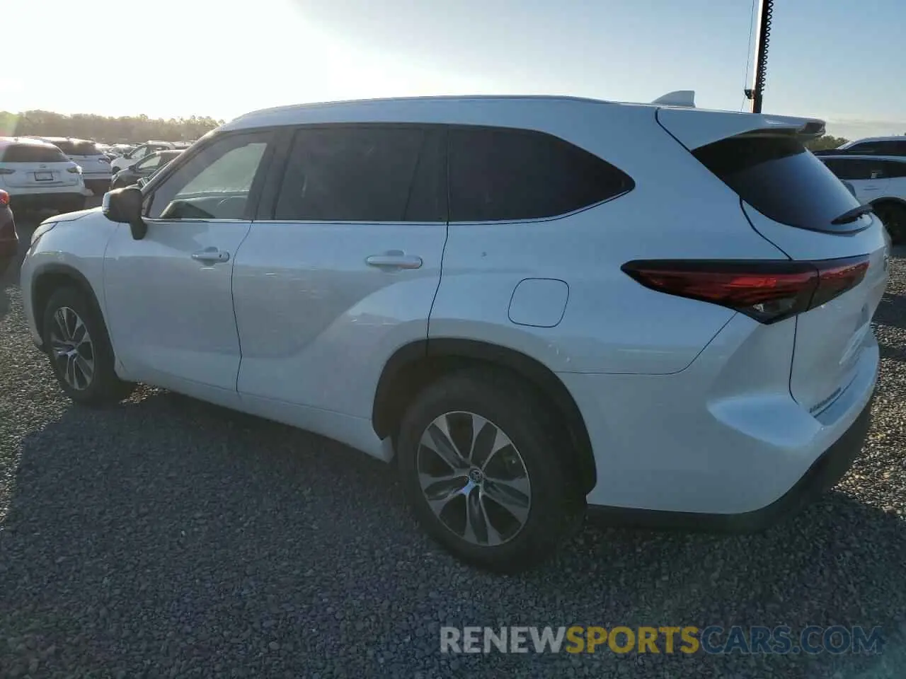 2 fotografías del automóvil dañado 5TDHZRAH1MS533057 TOYOTA HIGHLANDER 2021