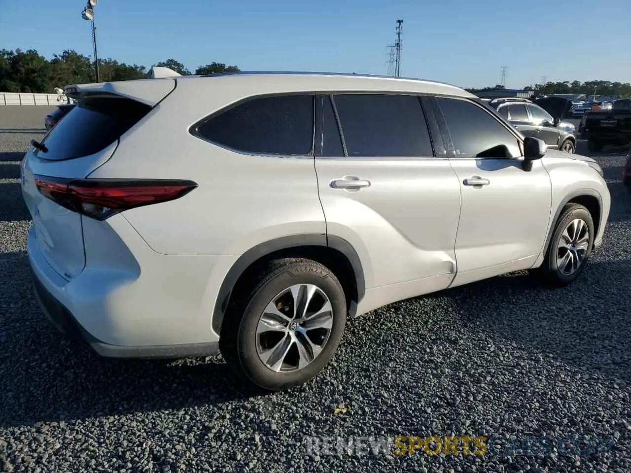 3 fotografías del automóvil dañado 5TDHZRAH1MS533057 TOYOTA HIGHLANDER 2021