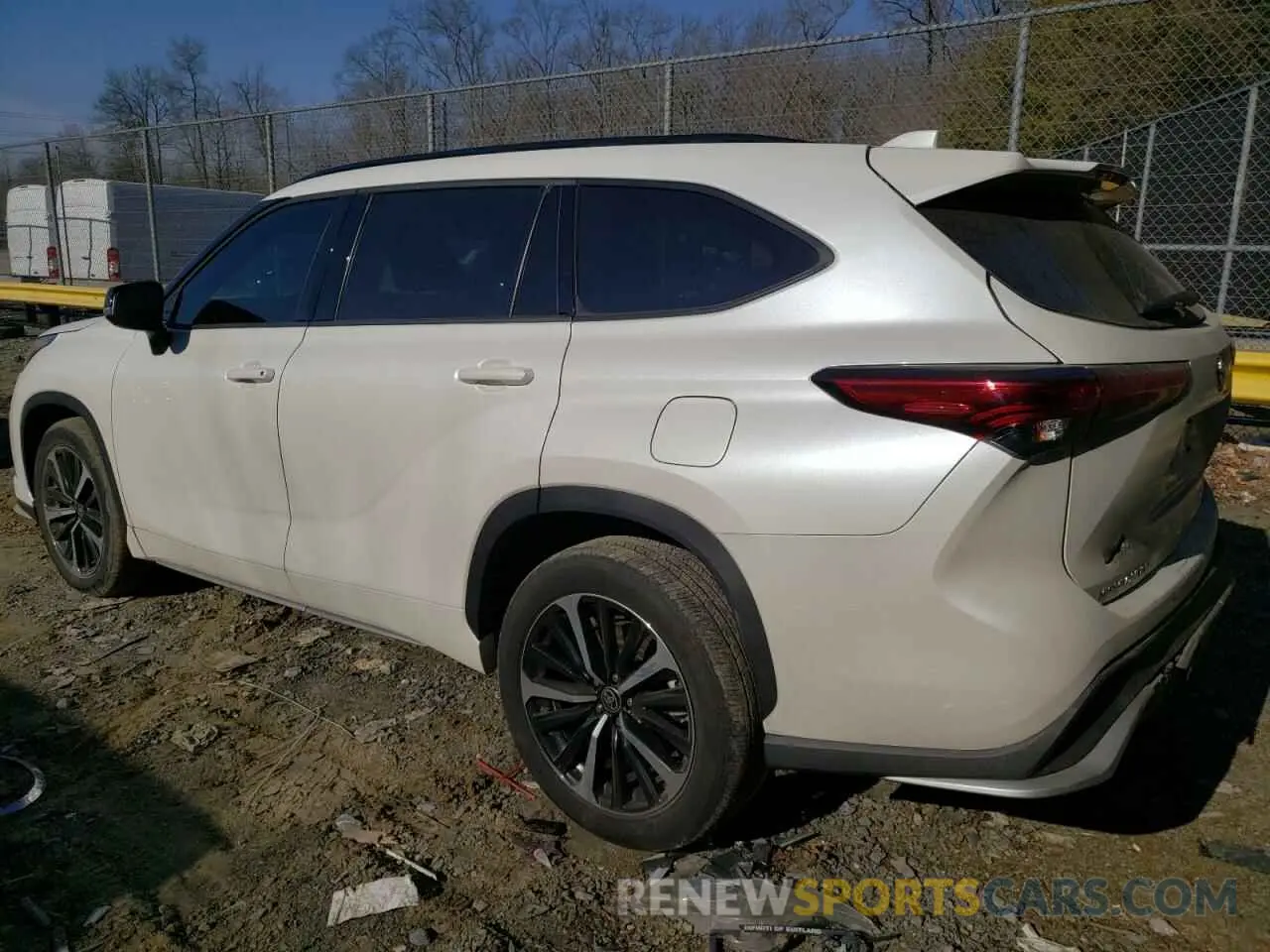 2 fotografías del automóvil dañado 5TDJZRBH9MS128001 TOYOTA HIGHLANDER 2021