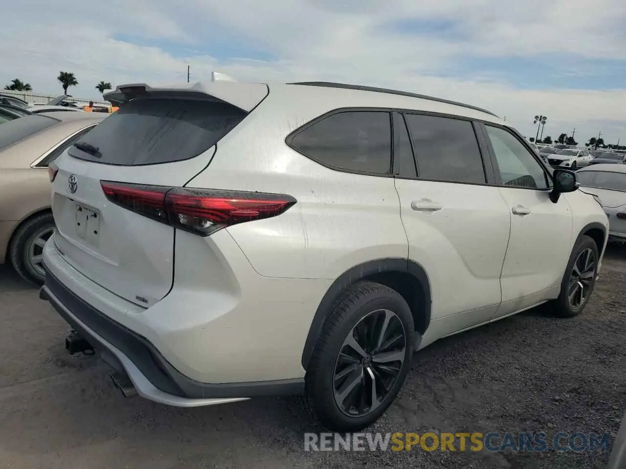 3 fotografías del automóvil dañado 5TDLZRAH0MS072248 TOYOTA HIGHLANDER 2021