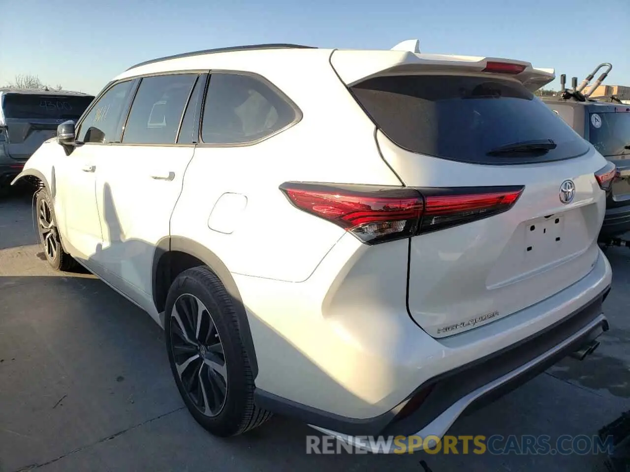 3 fotografías del automóvil dañado 5TDLZRAH8MS067539 TOYOTA HIGHLANDER 2021