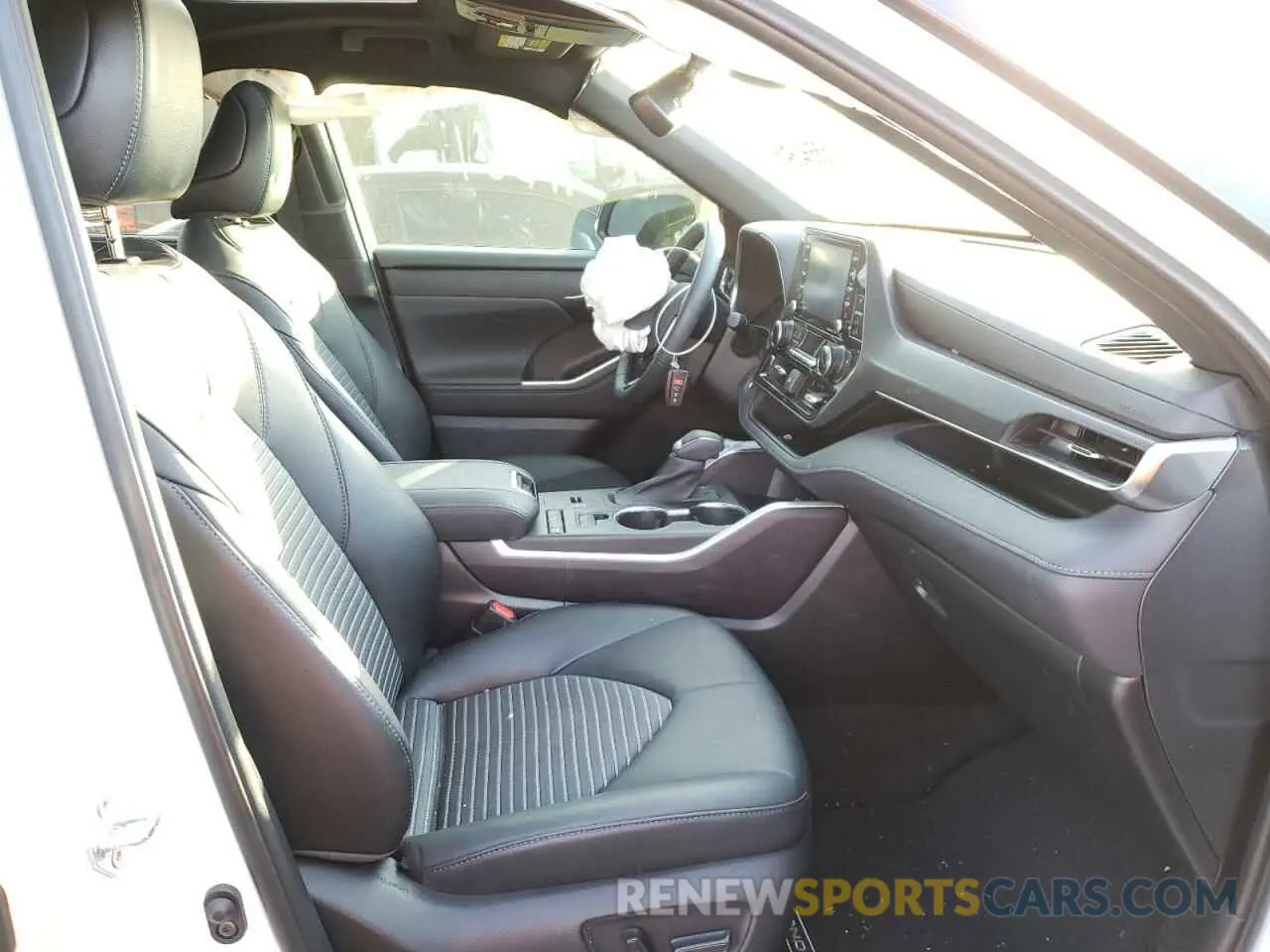 5 fotografías del automóvil dañado 5TDLZRAH8MS067539 TOYOTA HIGHLANDER 2021